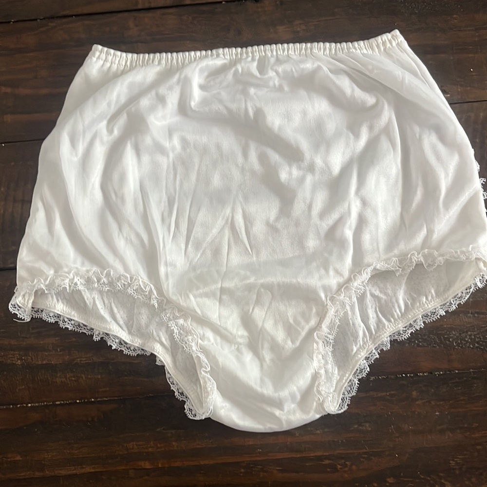 Vintage Rare Gussie Moran Signed Knickers and Tennis Ball -Rare Find-- - Picture 8 of 16